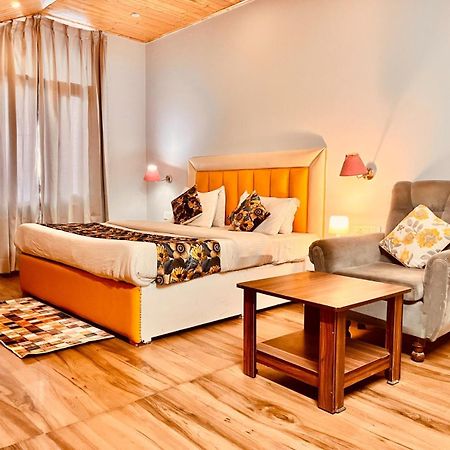 Hadimba Hill View By Hadimba Palace, Manali - Premium Room ! Family Hotel ! Parking ! Near Hadimba Temple Eksteriør billede
