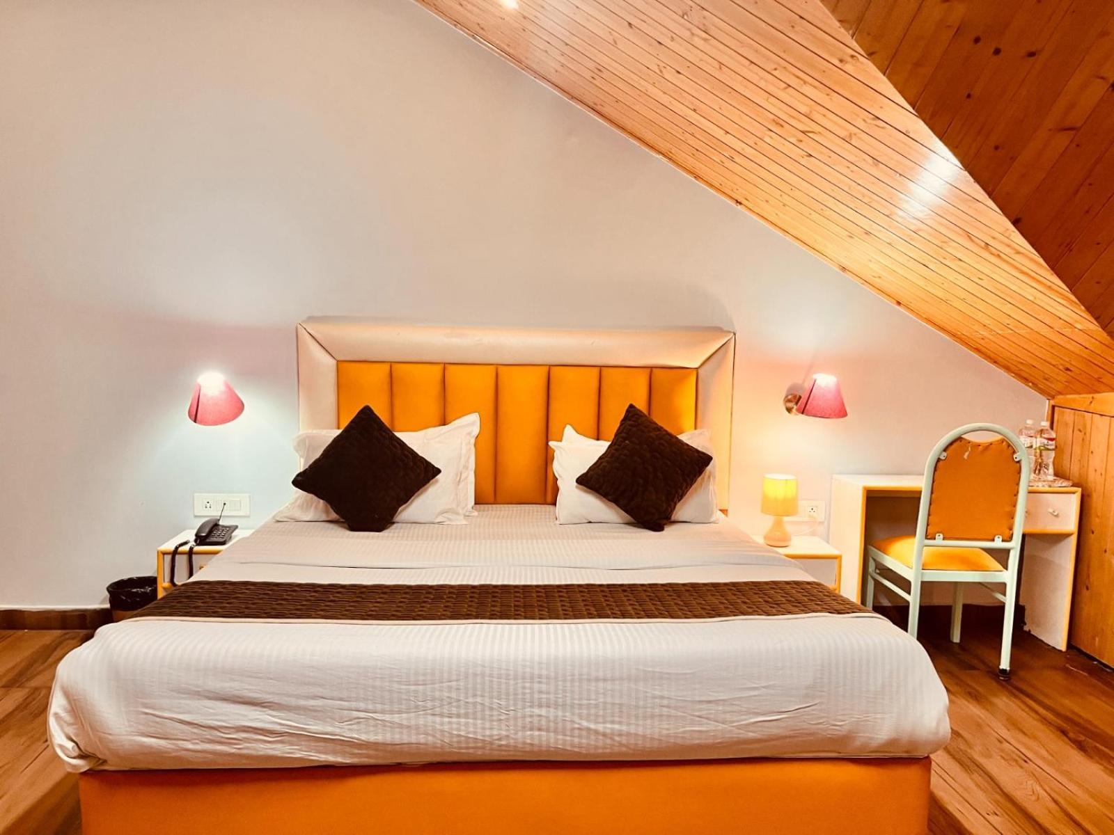 Hadimba Hill View By Hadimba Palace, Manali - Premium Room ! Family Hotel ! Parking ! Near Hadimba Temple Eksteriør billede