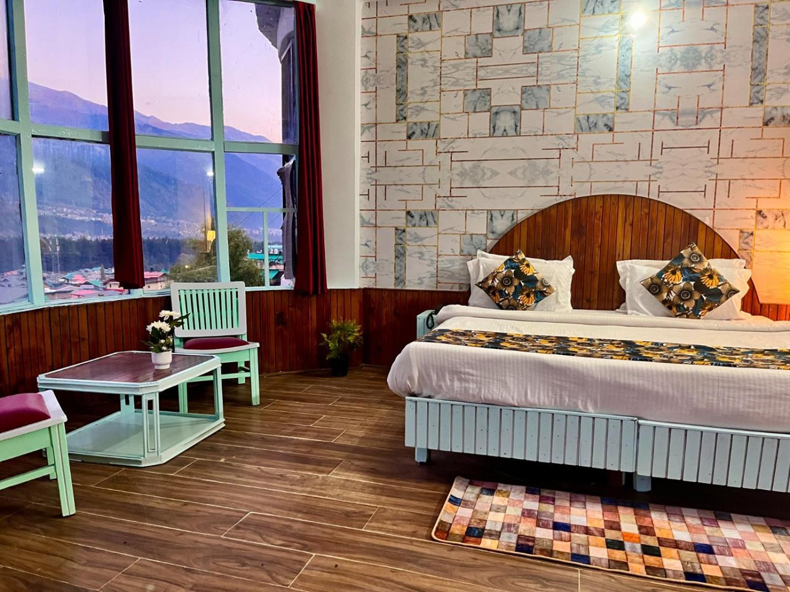 Hadimba Hill View By Hadimba Palace, Manali - Premium Room ! Family Hotel ! Parking ! Near Hadimba Temple Eksteriør billede