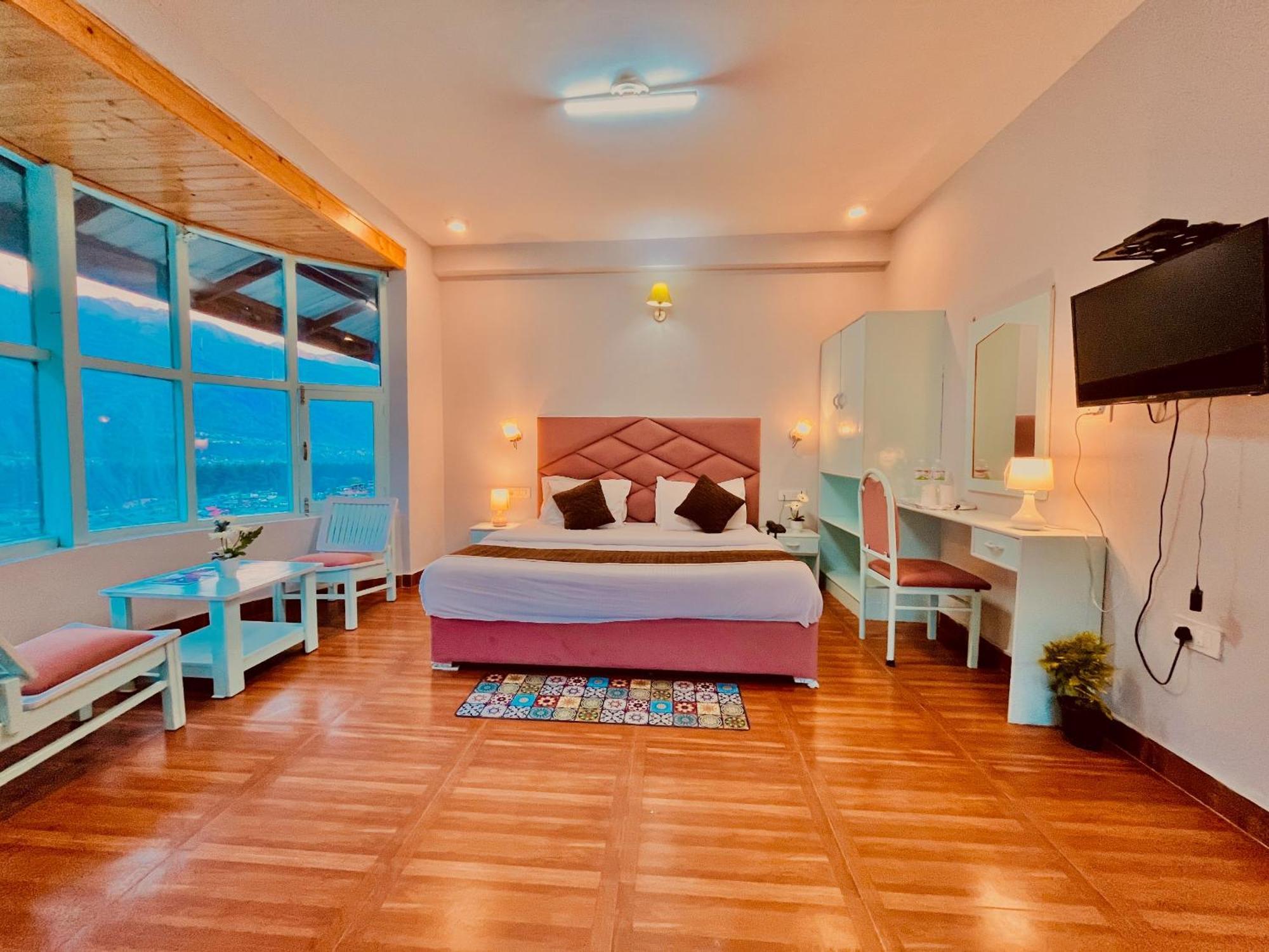 Hadimba Hill View By Hadimba Palace, Manali - Premium Room ! Family Hotel ! Parking ! Near Hadimba Temple Eksteriør billede