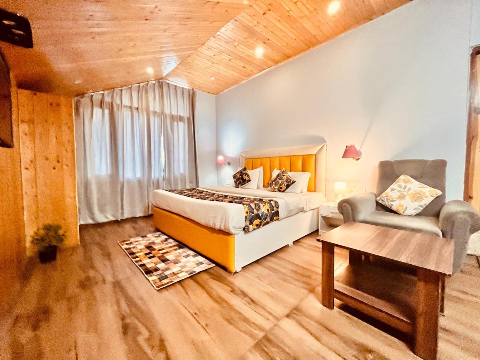Hadimba Hill View By Hadimba Palace, Manali - Premium Room ! Family Hotel ! Parking ! Near Hadimba Temple Eksteriør billede