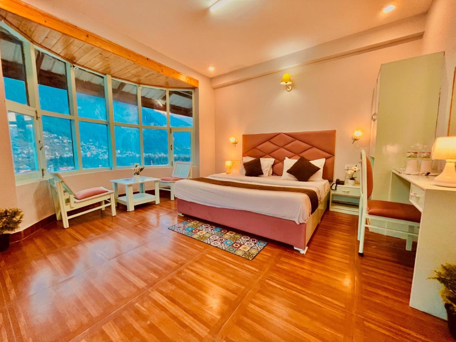 Hadimba Hill View By Hadimba Palace, Manali - Premium Room ! Family Hotel ! Parking ! Near Hadimba Temple Eksteriør billede