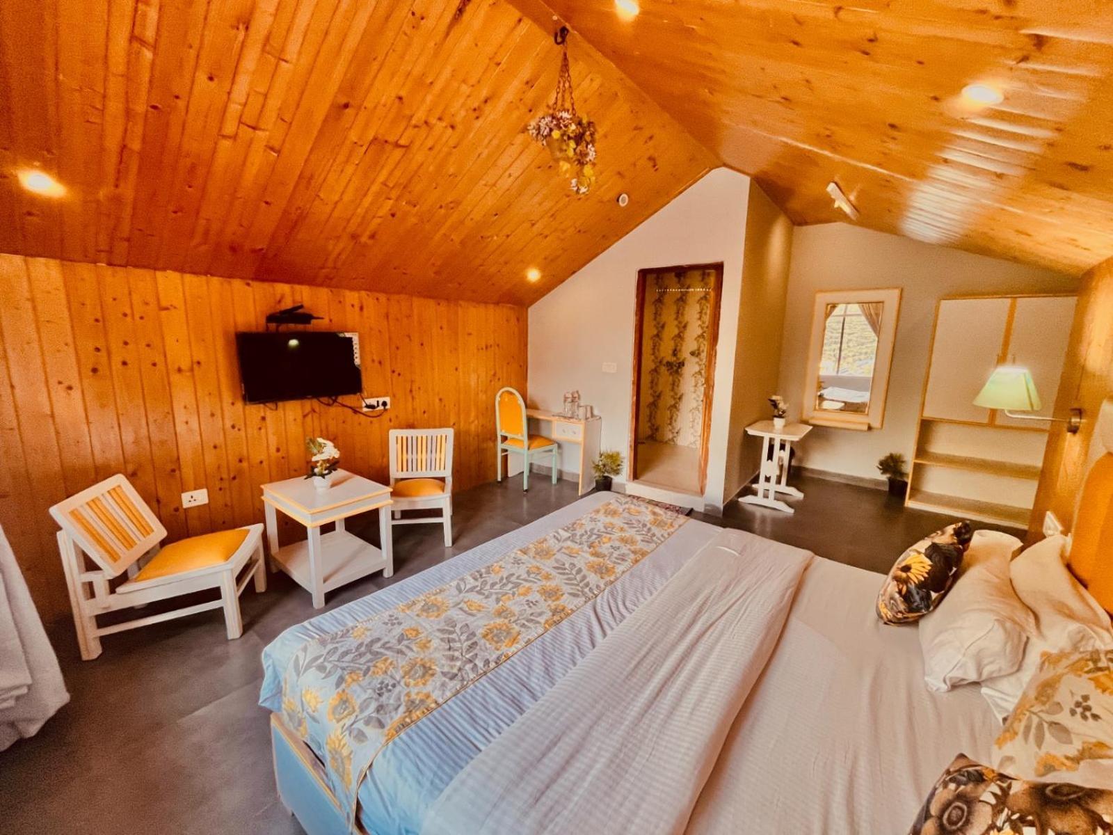 Hadimba Hill View By Hadimba Palace, Manali - Premium Room ! Family Hotel ! Parking ! Near Hadimba Temple Eksteriør billede