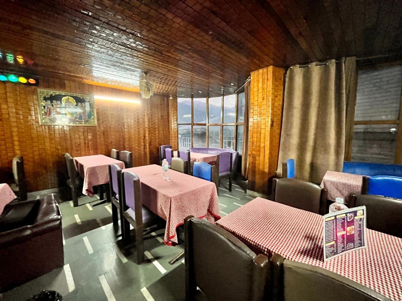 Hadimba Hill View By Hadimba Palace, Manali - Premium Room ! Family Hotel ! Parking ! Near Hadimba Temple Eksteriør billede