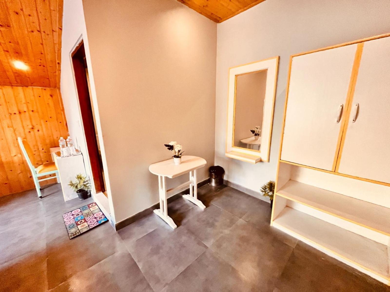 Hadimba Hill View By Hadimba Palace, Manali - Premium Room ! Family Hotel ! Parking ! Near Hadimba Temple Eksteriør billede