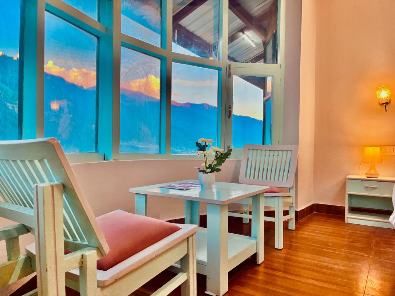 Hadimba Hill View By Hadimba Palace, Manali - Premium Room ! Family Hotel ! Parking ! Near Hadimba Temple Eksteriør billede