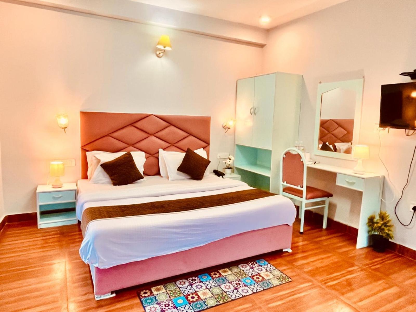 Hadimba Hill View By Hadimba Palace, Manali - Premium Room ! Family Hotel ! Parking ! Near Hadimba Temple Eksteriør billede