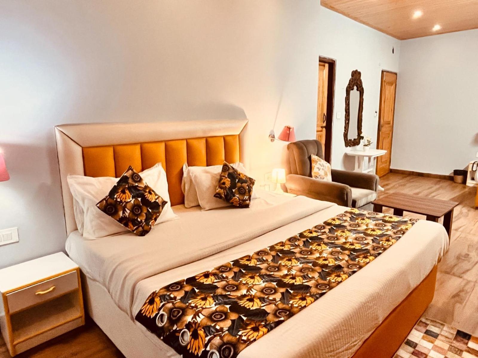Hadimba Hill View By Hadimba Palace, Manali - Premium Room ! Family Hotel ! Parking ! Near Hadimba Temple Eksteriør billede