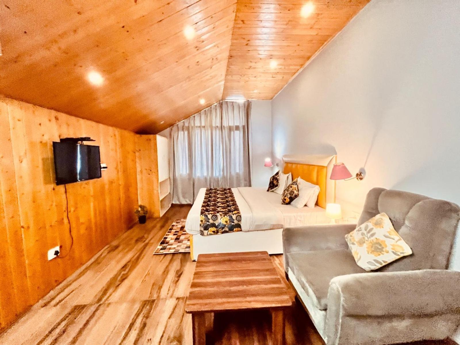 Hadimba Hill View By Hadimba Palace, Manali - Premium Room ! Family Hotel ! Parking ! Near Hadimba Temple Eksteriør billede