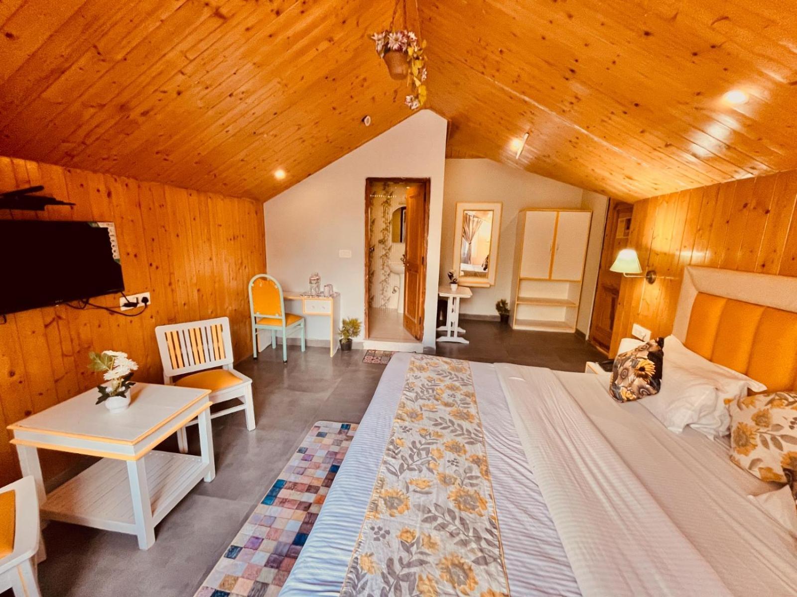Hadimba Hill View By Hadimba Palace, Manali - Premium Room ! Family Hotel ! Parking ! Near Hadimba Temple Eksteriør billede