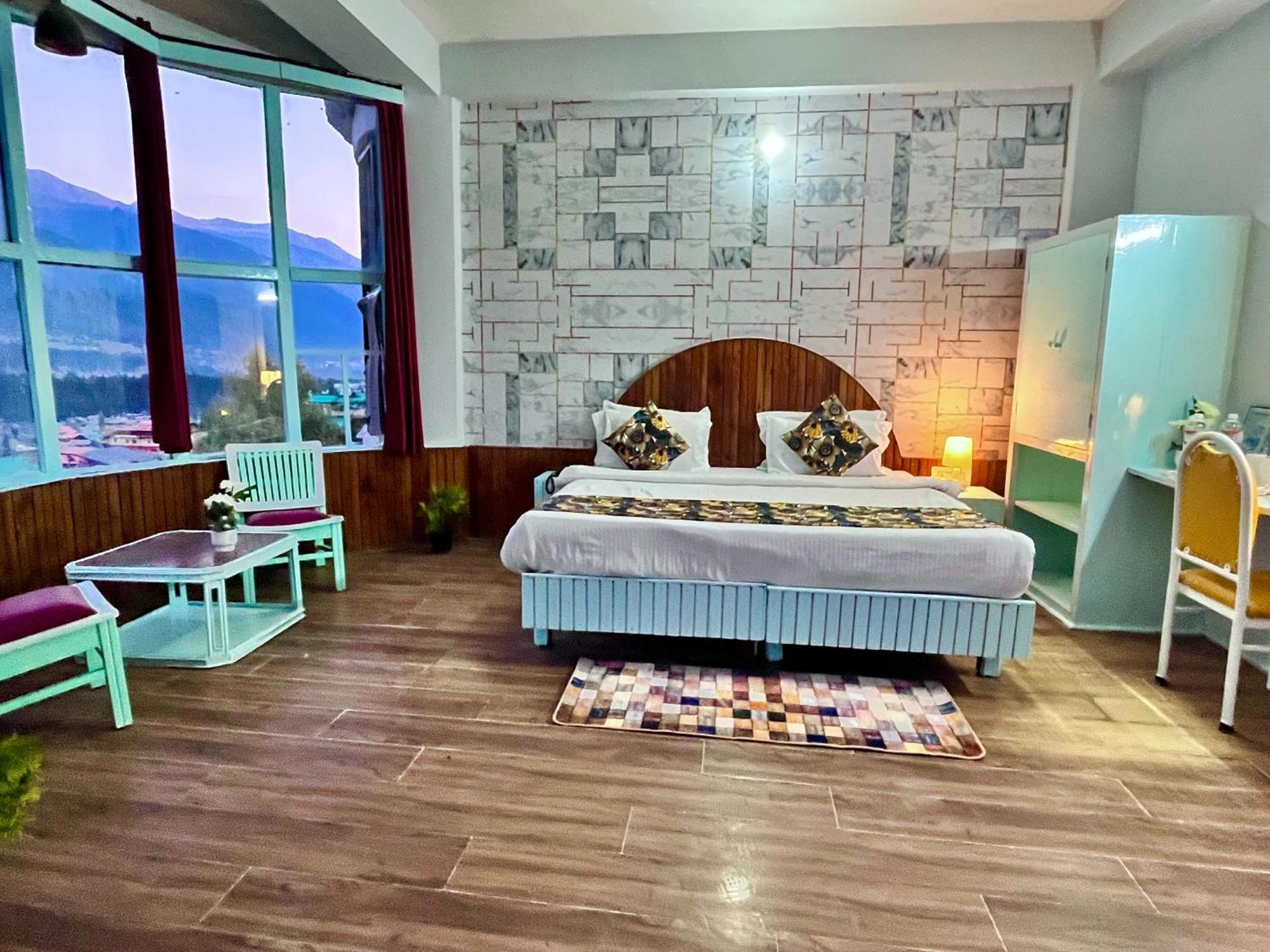 Hadimba Hill View By Hadimba Palace, Manali - Premium Room ! Family Hotel ! Parking ! Near Hadimba Temple Eksteriør billede