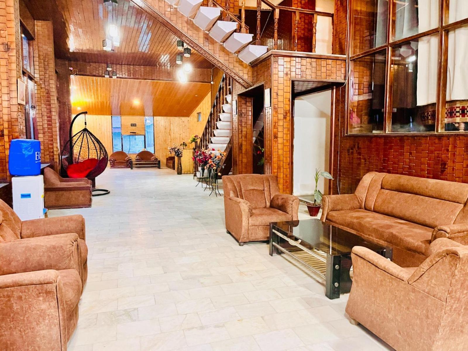 Hadimba Hill View By Hadimba Palace, Manali - Premium Room ! Family Hotel ! Parking ! Near Hadimba Temple Eksteriør billede