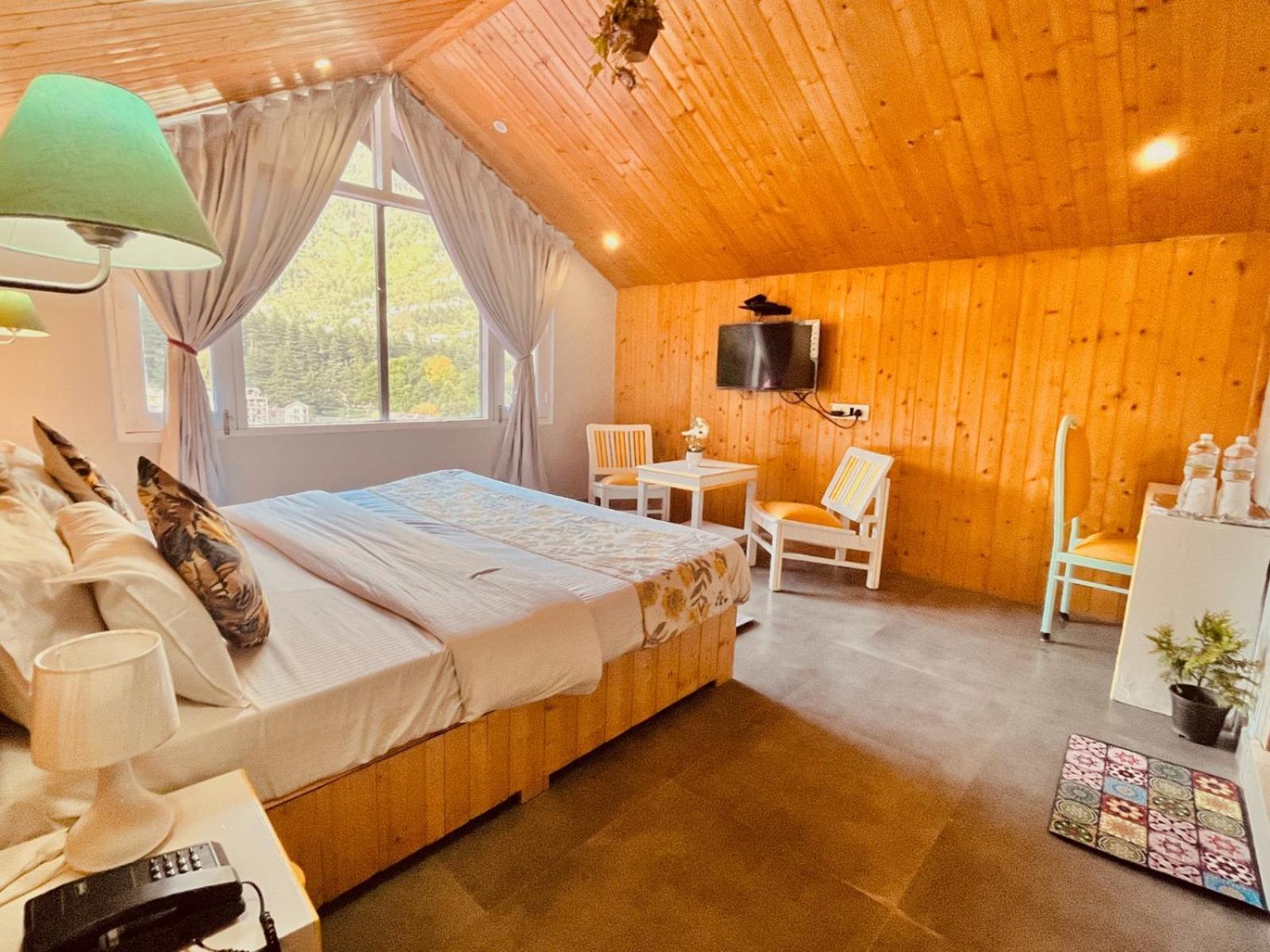 Hadimba Hill View By Hadimba Palace, Manali - Premium Room ! Family Hotel ! Parking ! Near Hadimba Temple Eksteriør billede