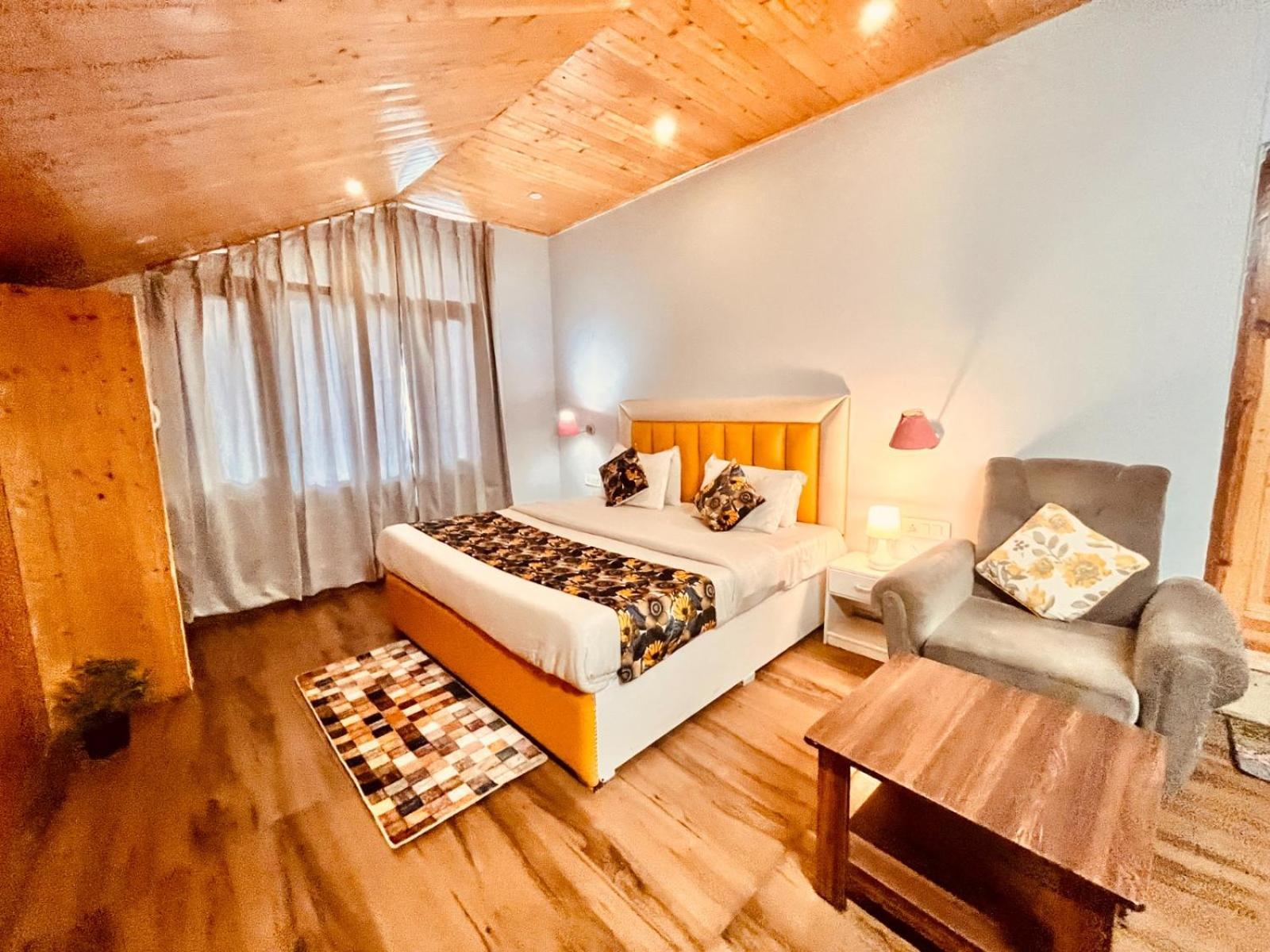 Hadimba Hill View By Hadimba Palace, Manali - Premium Room ! Family Hotel ! Parking ! Near Hadimba Temple Eksteriør billede