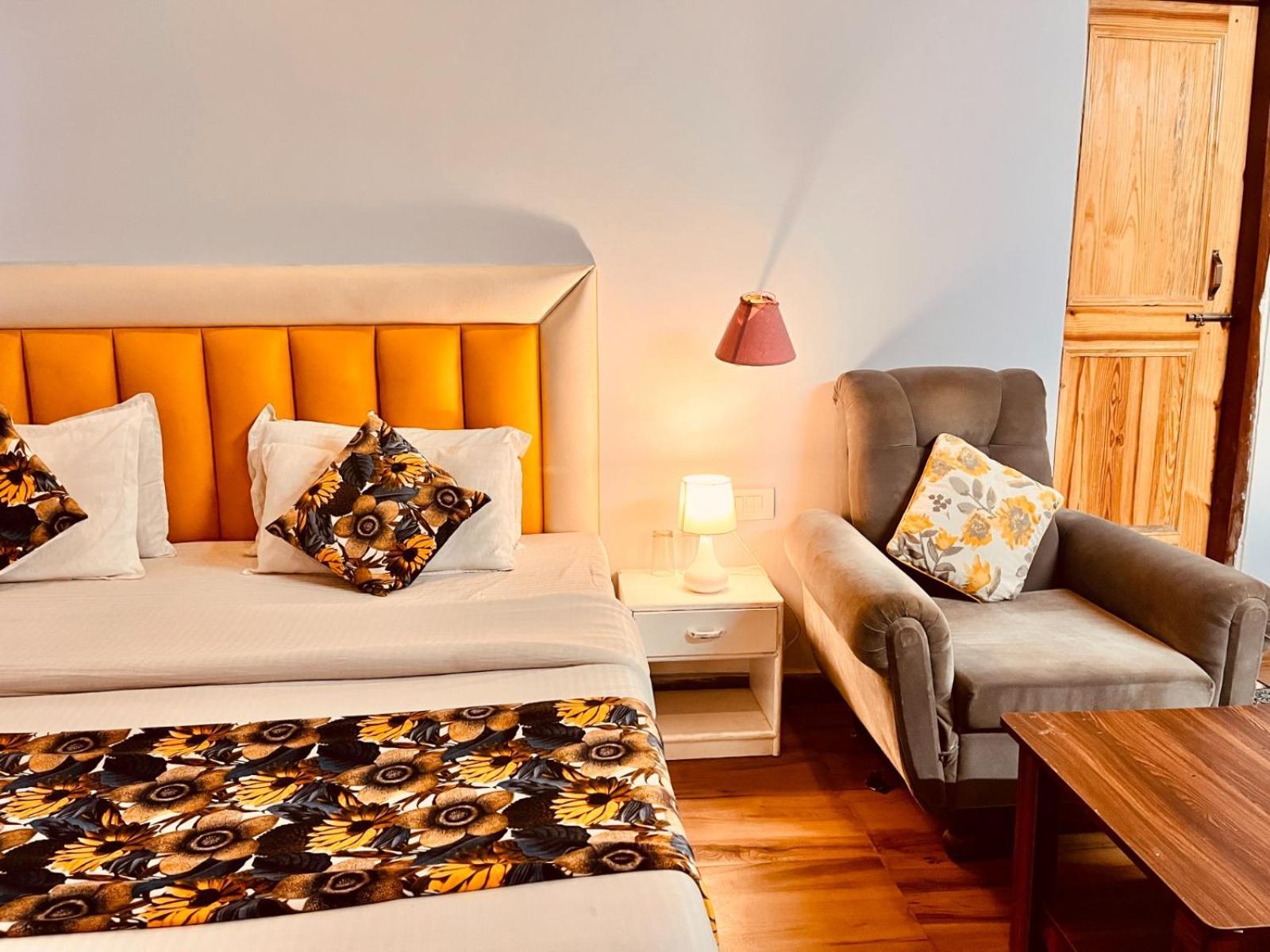 Hadimba Hill View By Hadimba Palace, Manali - Premium Room ! Family Hotel ! Parking ! Near Hadimba Temple Eksteriør billede