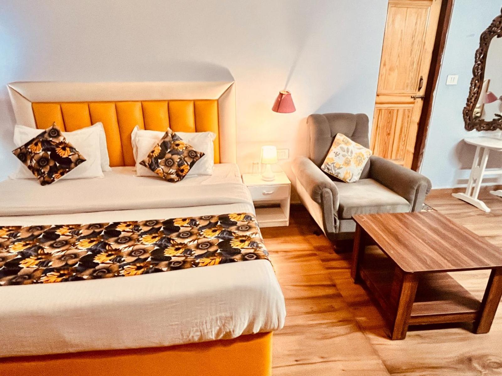 Hadimba Hill View By Hadimba Palace, Manali - Premium Room ! Family Hotel ! Parking ! Near Hadimba Temple Eksteriør billede