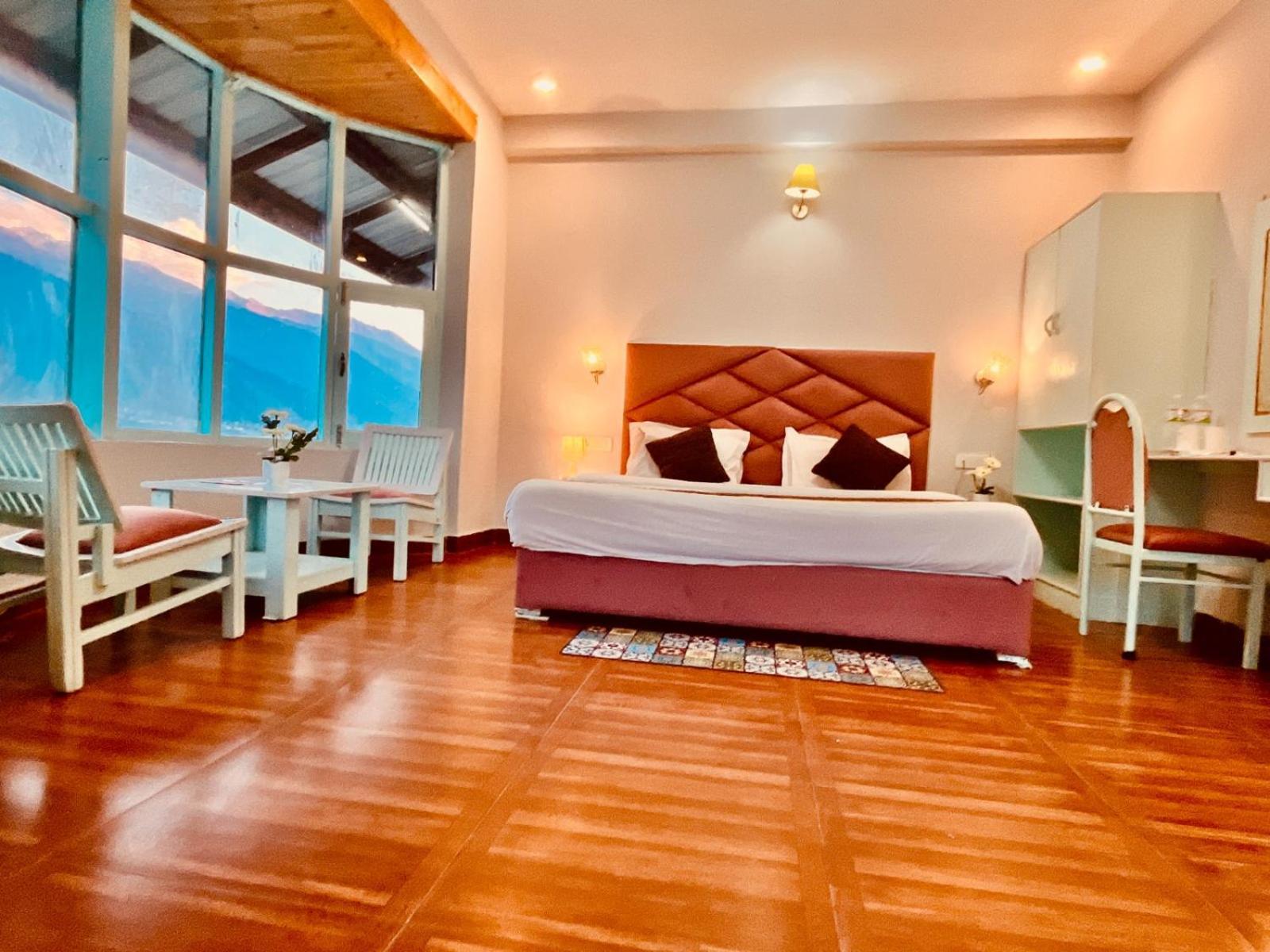 Hadimba Hill View By Hadimba Palace, Manali - Premium Room ! Family Hotel ! Parking ! Near Hadimba Temple Eksteriør billede