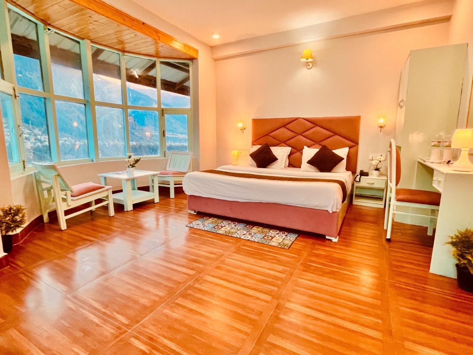 Hadimba Hill View By Hadimba Palace, Manali - Premium Room ! Family Hotel ! Parking ! Near Hadimba Temple Eksteriør billede