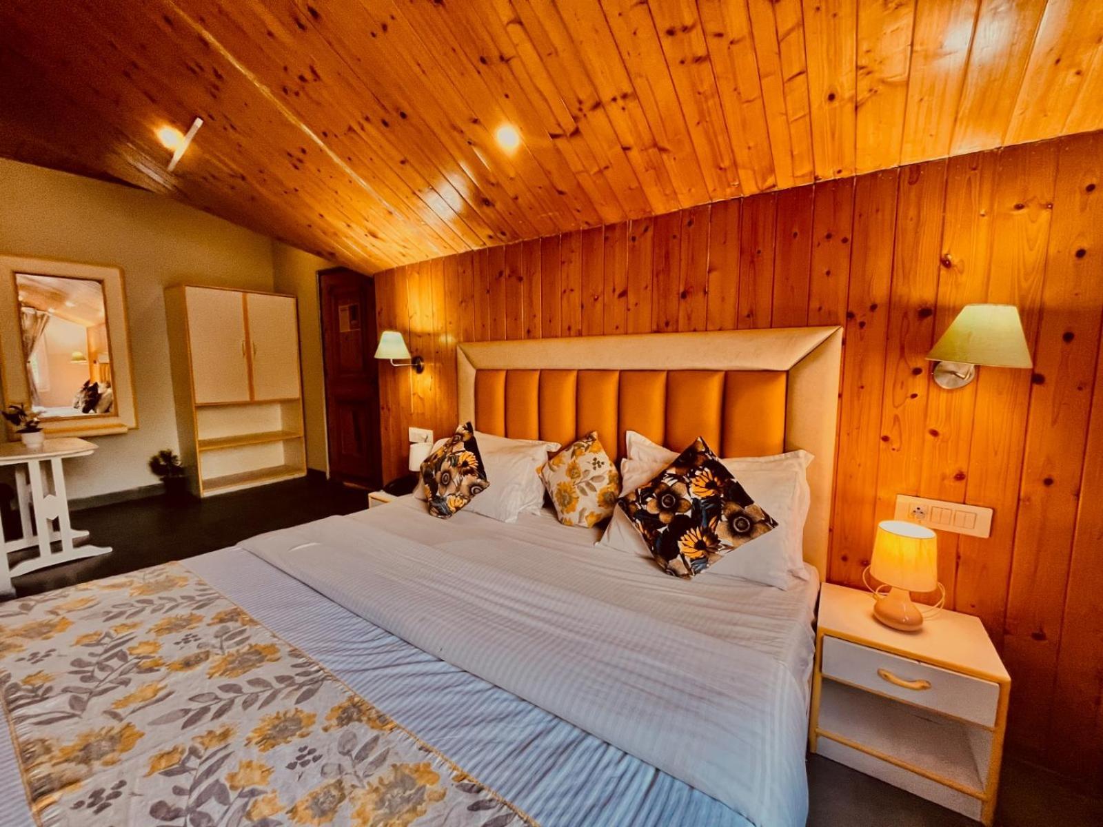 Hadimba Hill View By Hadimba Palace, Manali - Premium Room ! Family Hotel ! Parking ! Near Hadimba Temple Eksteriør billede
