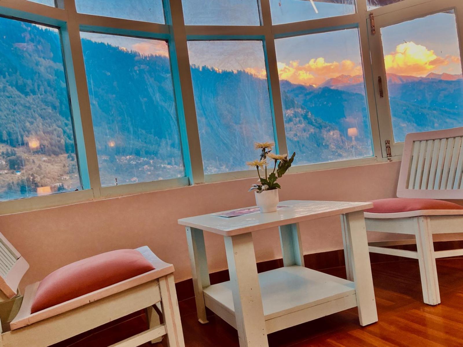 Hadimba Hill View By Hadimba Palace, Manali - Premium Room ! Family Hotel ! Parking ! Near Hadimba Temple Eksteriør billede