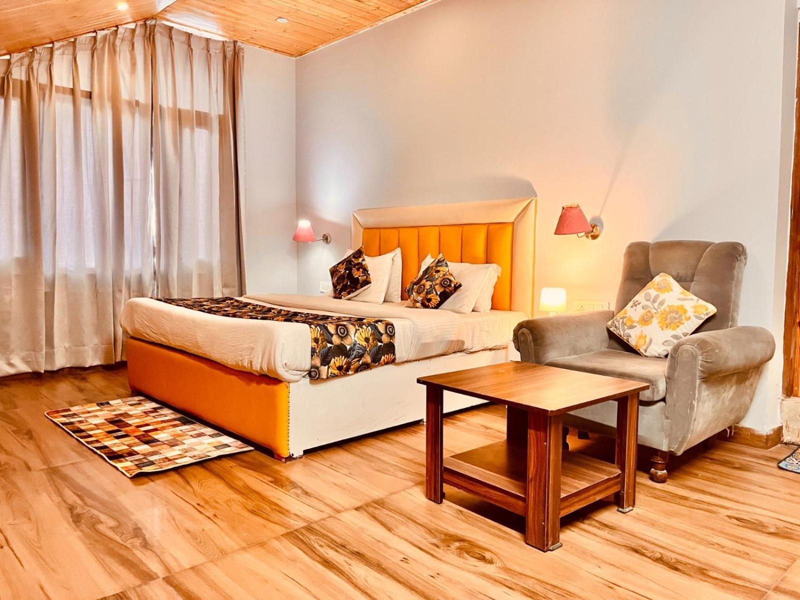 Hadimba Hill View By Hadimba Palace, Manali - Premium Room ! Family Hotel ! Parking ! Near Hadimba Temple Eksteriør billede